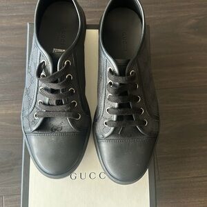 Gucci  Black GG Supreme Canvas Sneakers - Size 9 Like New